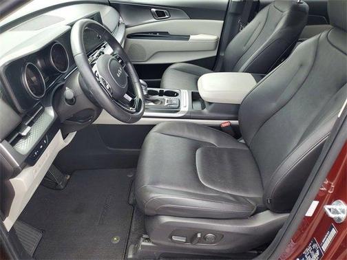 2023 Kia Carnival LX