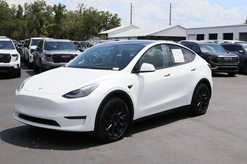 White 2024 Tesla Model Y Long Range