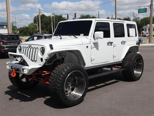 Photo 5 of 42 of 2014 Jeep Wrangler Unlimited Sahara