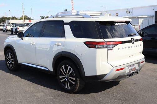 2023 Nissan Pathfinder Platinum