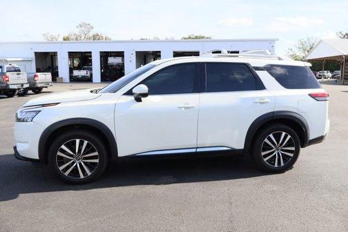 2023 Nissan Pathfinder Platinum