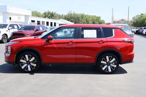 Red 2025 Mitsubishi Outlander SE