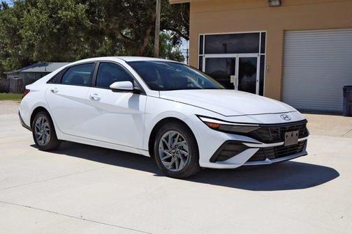 White 2024 Hyundai ELANTRA SEL