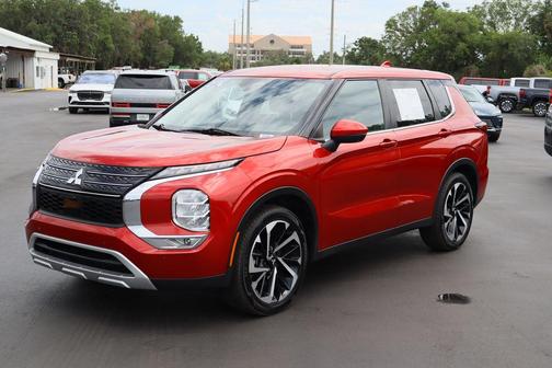 Red 2022 Mitsubishi Outlander SE
