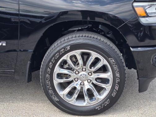 Diamond Black Crystal Pearlcoat 2023 RAM 1500 Laramie