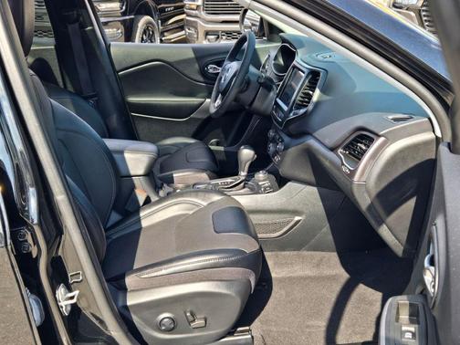 2022 Jeep Cherokee Latitude Lux