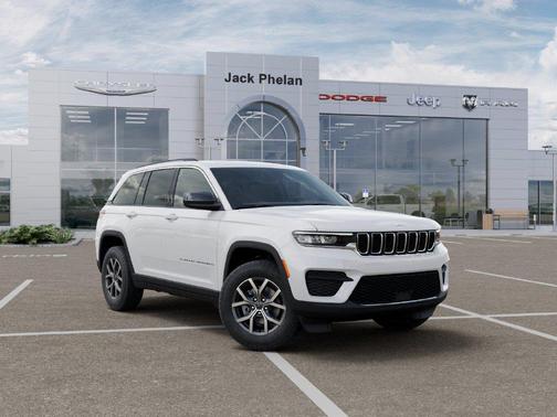 White 2027 Jeep Grand Cherokee Laredo