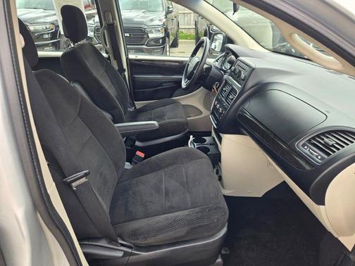 Bright Silver Metallic Clearcoat 2012 Dodge Grand Caravan SE/AVP