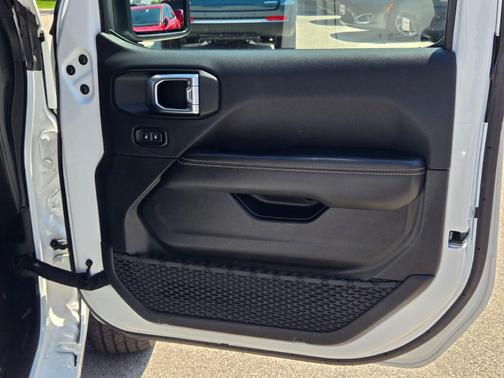 Bright White Clearcoat 2025 Jeep Wrangler 4-Door Sahara 4x4