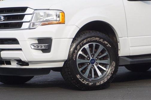 Photo 3 of 53 of 2017 Ford Expedition XLT