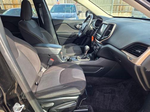 Diamond Black Crystal Pearlcoat 2017 Jeep Cherokee Latitude