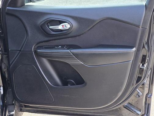 Diamond Black Crystal Pearlcoat 2017 Jeep Cherokee Latitude