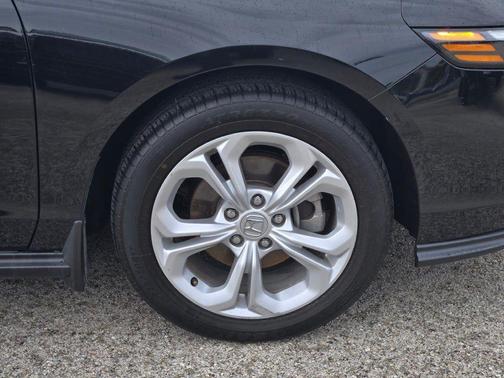 Crystal Black Pearl 2024 Honda Accord LX 1.5T