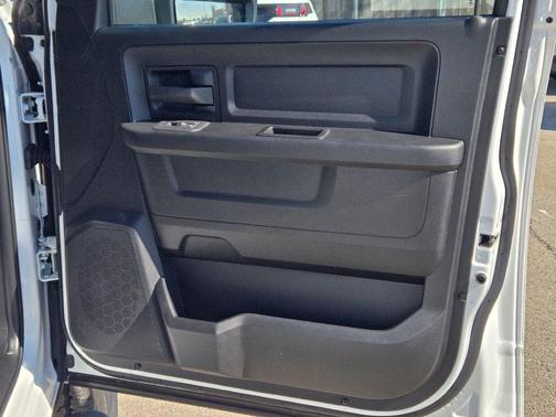 2026 RAM 2500 Tradesman Crew Cab 4x4 8' Box