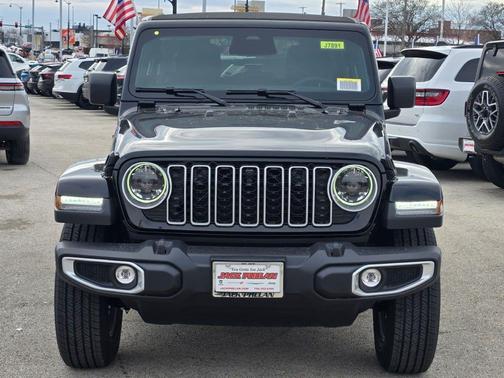 2026 Jeep Wrangler 4-Door Sahara 4x4