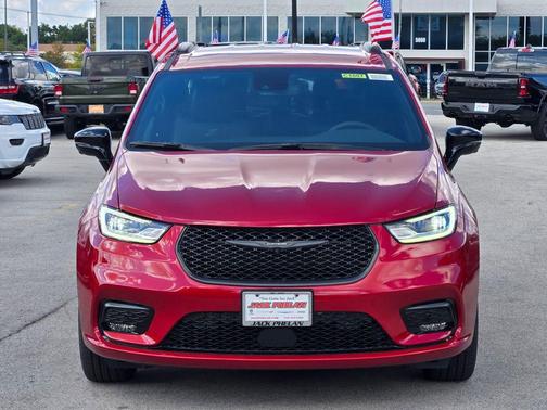 2026 Chrysler Pacifica L