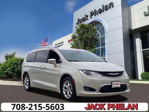 Luxury White Pearlcoat 2019 Chrysler Pacifica Limited