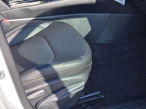 Bright White Clearcoat 2026 Jeep Compass Limited