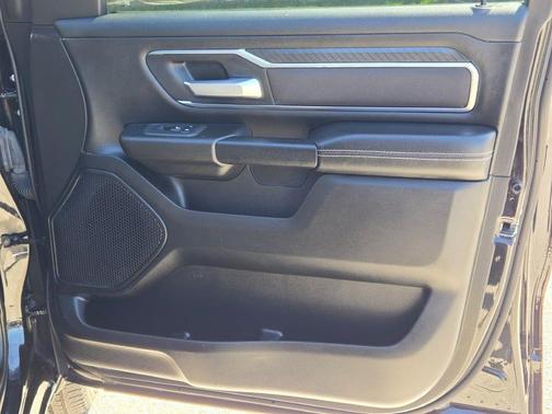 Diamond Black Crystal Pearlcoat 2025 RAM 1500 Big Horn/Lone Star