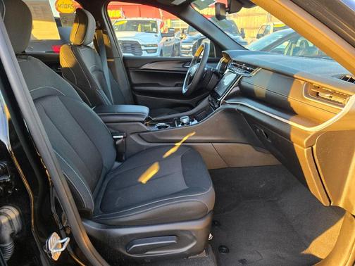 2024 Jeep Grand Cherokee Laredo