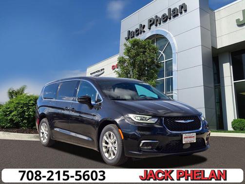 Diamond Black Crystal Pearlcoat 2026 Chrysler Pacifica Limited