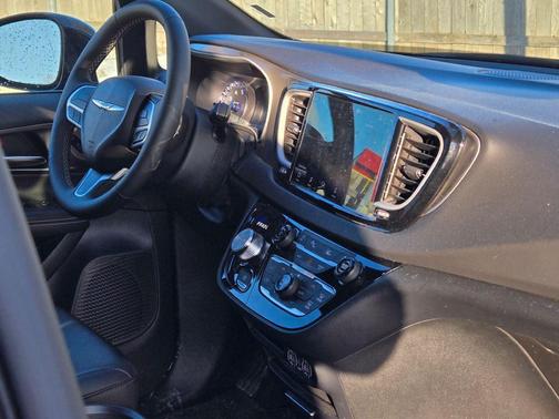 2025 Chrysler Pacifica L