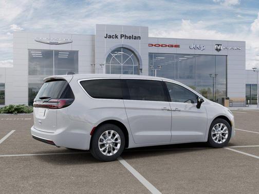 Bright White Clearcoat 2027 Chrysler Pacifica L