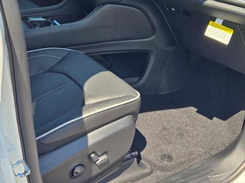 2025 Chrysler Pacifica Hybrid Premium S Appearance Pkg