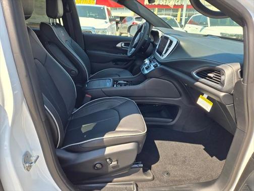 2025 Chrysler Pacifica Hybrid Premium S Appearance Pkg