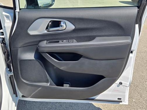 2025 Chrysler Pacifica Hybrid Premium S Appearance Pkg