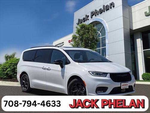 2025 Chrysler Pacifica Hybrid Premium S Appearance Pkg