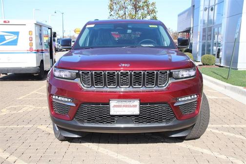Photo 5 of 32 of 2023 Jeep Grand Cherokee Limited
