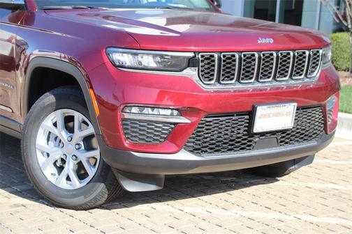 Photo 3 of 32 of 2023 Jeep Grand Cherokee Limited