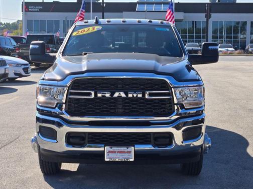 2023 RAM 3500 Tradesman Crew Cab 4x4 8' Box