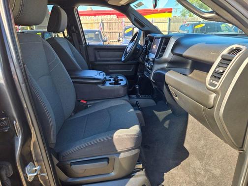 2023 RAM 3500 Tradesman Crew Cab 4x4 8' Box