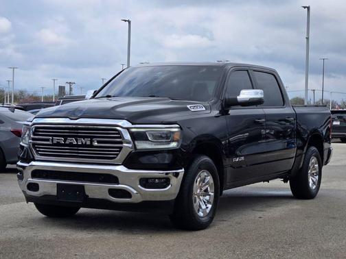 Diamond Black Crystal Pearlcoat 2024 RAM 1500 Laramie