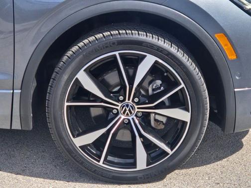 Platinum Gray Metallic 2023 Volkswagen Tiguan 2.0T SEL R-Line 4MOTION