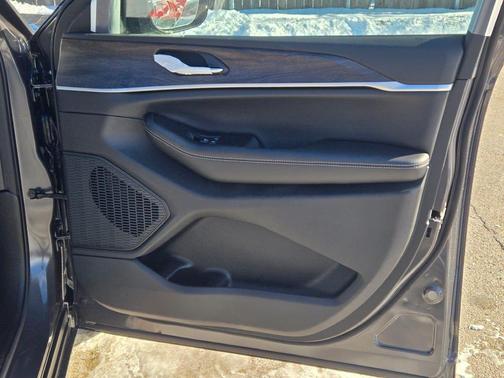 2026 Jeep Grand Cherokee Altitude