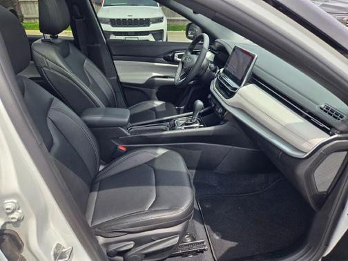 Bright White Clearcoat 2026 Jeep Compass Limited