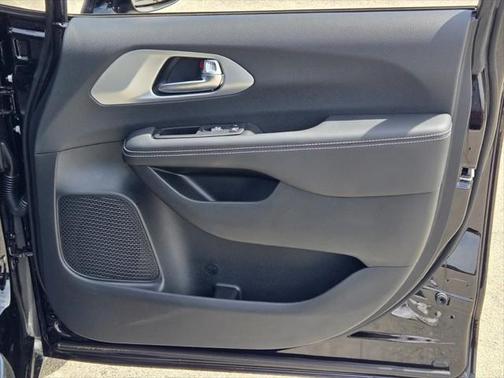 2025 Chrysler Pacifica Hybrid Premium S Appearance Pkg