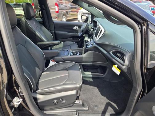 2025 Chrysler Pacifica Hybrid Premium S Appearance Pkg