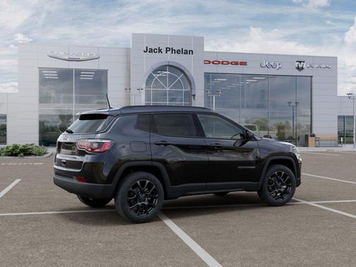 Diamond Black Crystal Pearlcoat 2026 Jeep Compass Latitude