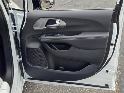 2025 Chrysler Pacifica L