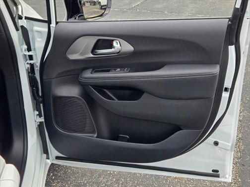 2025 Chrysler Pacifica L