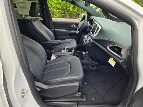 2025 Chrysler Pacifica L
