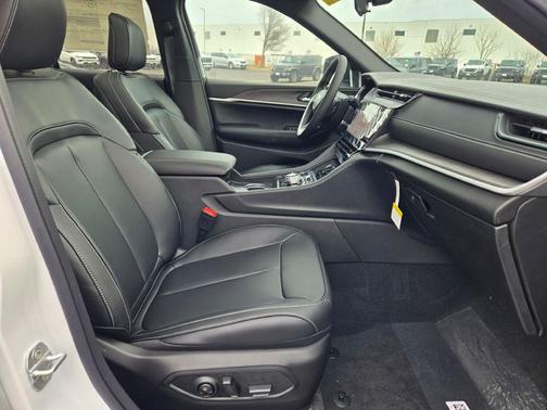 Bright White Clearcoat 2026 Jeep Grand Cherokee Limited