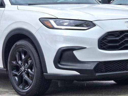 Platinum White Pearl 2023 Honda HR-V AWD Sport