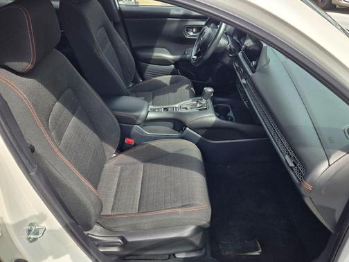 Platinum White Pearl 2023 Honda HR-V AWD Sport
