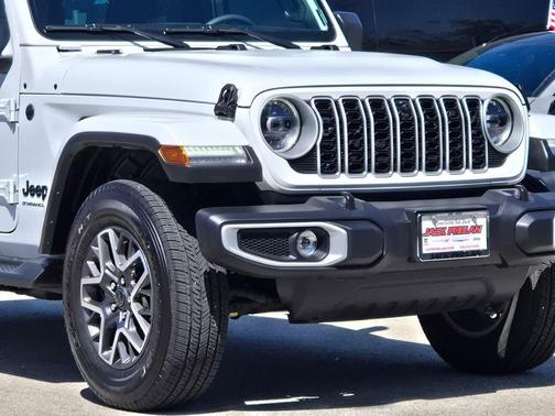 Bright White Clearcoat 2025 Jeep Wrangler 4-Door Sahara 4x4