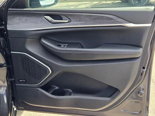 Baltic Gray Metallic Clearcoat 2024 Jeep Grand Cherokee Limited